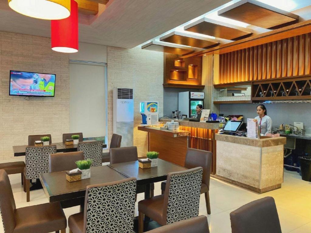 District 21 Hotel Iloilo City Ngoại thất bức ảnh