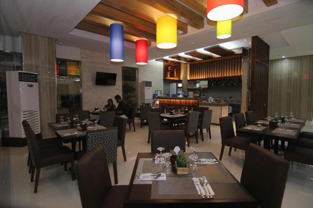 District 21 Hotel Iloilo City Ngoại thất bức ảnh
