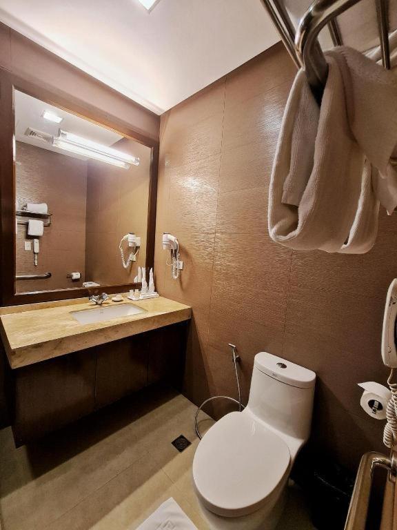 District 21 Hotel Iloilo City Ngoại thất bức ảnh