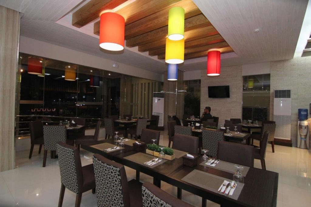 District 21 Hotel Iloilo City Ngoại thất bức ảnh