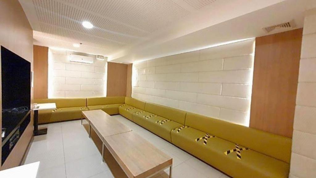 District 21 Hotel Iloilo City Ngoại thất bức ảnh